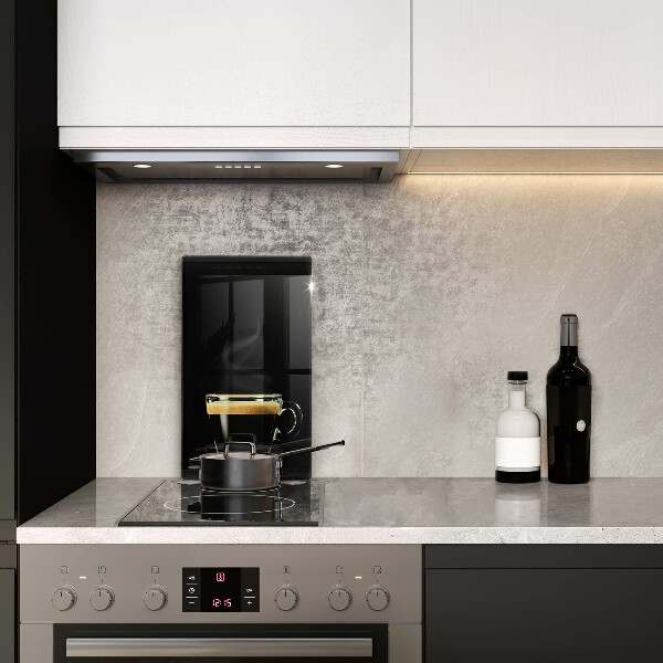 Glas Ceranfeldabdeckung Ein Glas schwarzen Kaffee