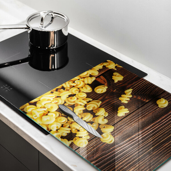 Glas Ceranfeldabdeckung Nudeln auf dem Tisch