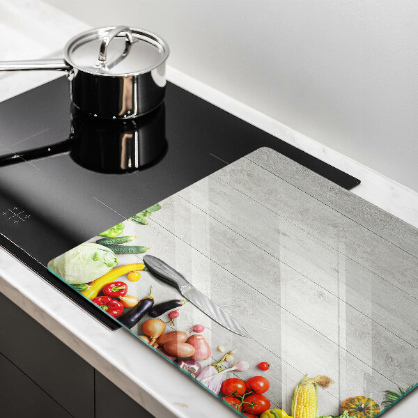 Glas Ceranfeldabdeckung Gemüse auf Brettern