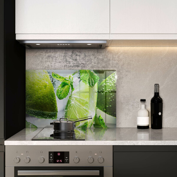 Glas Ceranfeldabdeckung Wasser mit Limette und Eis