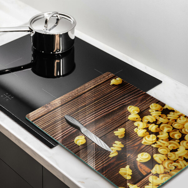 Abdeckung induktionskochfeld Nudeln auf dem Tisch