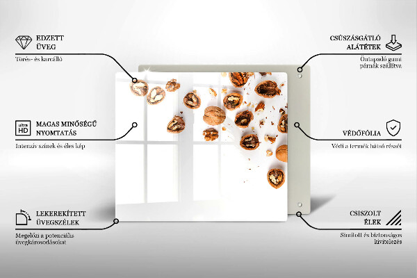Herdplattenabdeckung Nüsse auf weißem Hintergrund