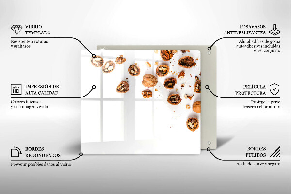 Herdplattenabdeckung Nüsse auf weißem Hintergrund