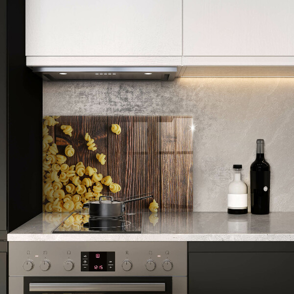 Herdabdeckplatte glas Nudeln auf dem Tisch