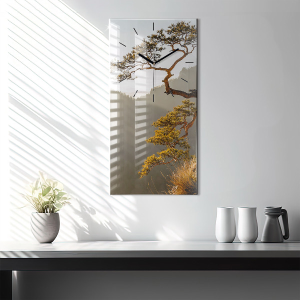 Vertikale Uhr mit motiv Baum in den Bergen