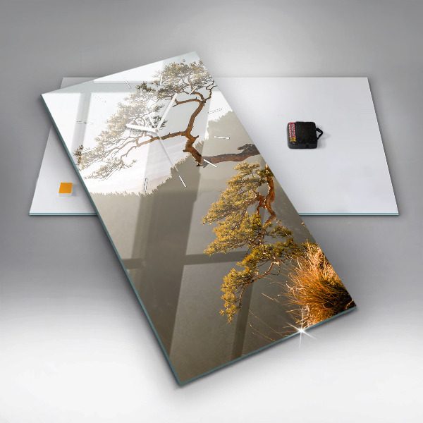 Vertikale Uhr mit motiv Baum in den Bergen