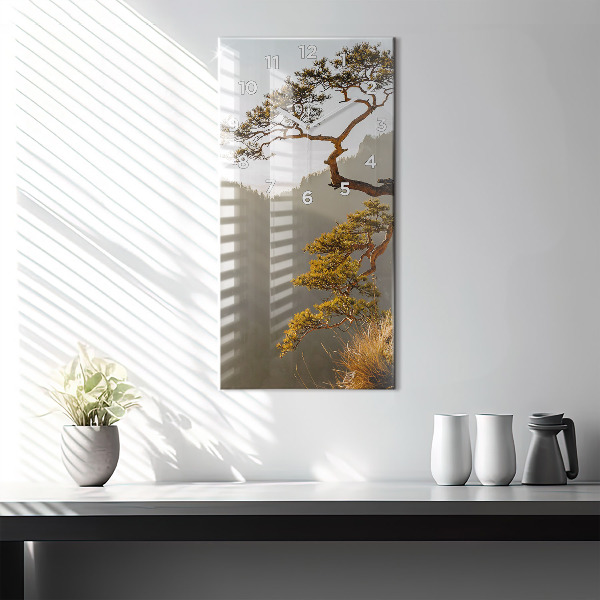 Vertikale Uhr mit motiv Baum in den Bergen