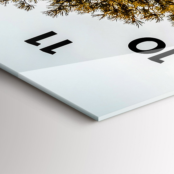 Vertikale Uhr mit motiv Baum in den Bergen