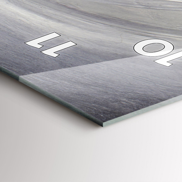 Vertikale Uhr Rabe im Mondlicht