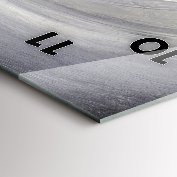 Vertikale Uhr Rabe im Mondlicht