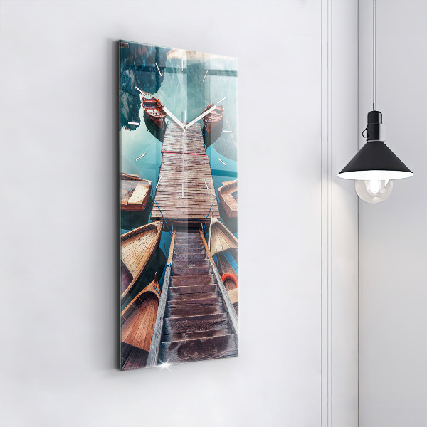 Vertikale Uhr Plattform und See