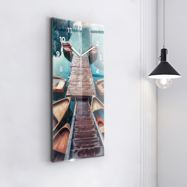 Vertikale Uhr Plattform und See