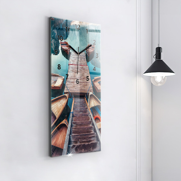 Vertikale Uhr Plattform und See