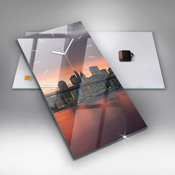 Vertikale Uhr New Yorker East River