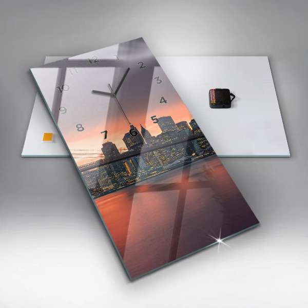 Vertikale Uhr New Yorker East River