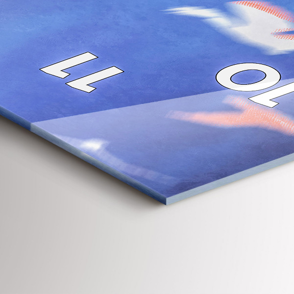 Vertikale Uhr Junge mit Flügeln