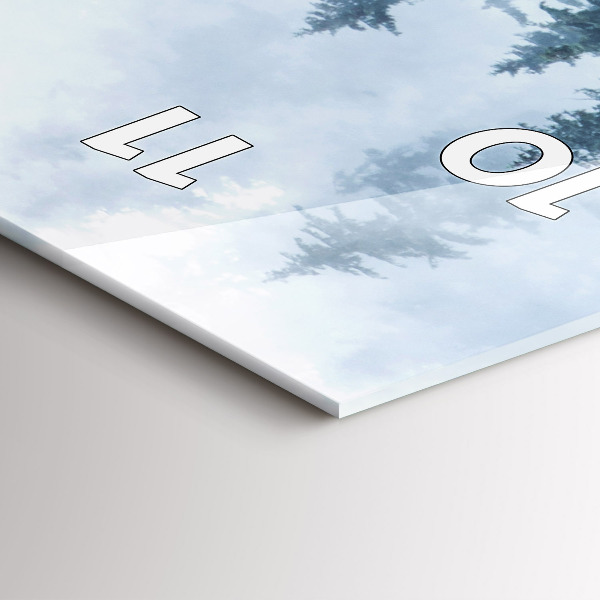 Vertikale Uhr Neblige Berglandschaft