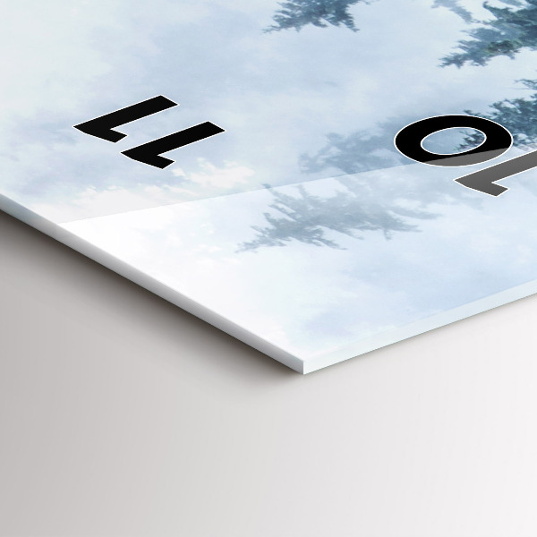 Vertikale Uhr Neblige Berglandschaft