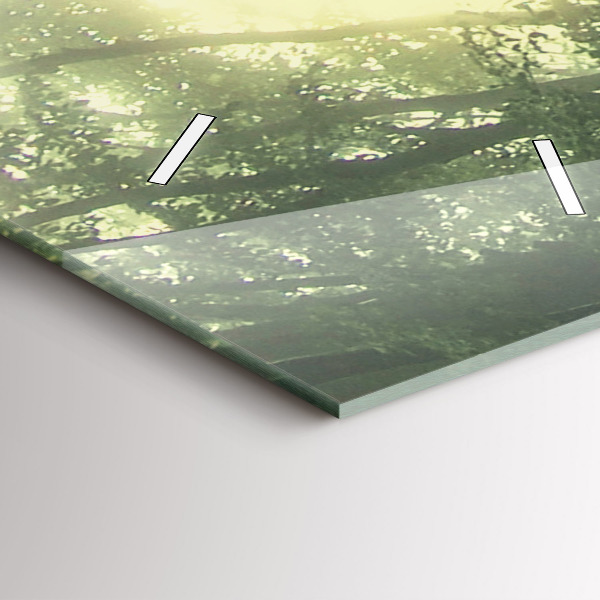 Vertikale Uhr Nebliger Wald am Morgen