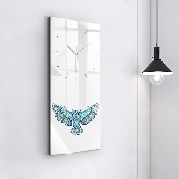 Vertikale Uhr Eule im Flug