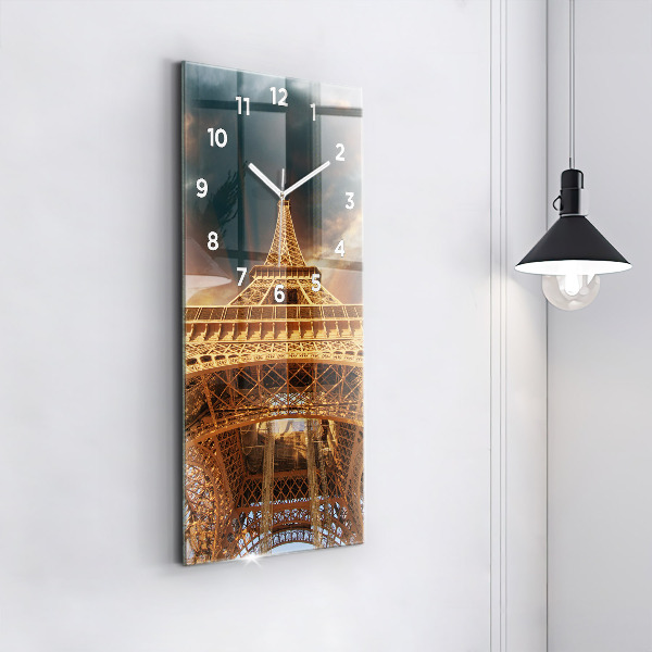 Vertikale Uhr mit motiv Eiffelturm im Sonnenschein