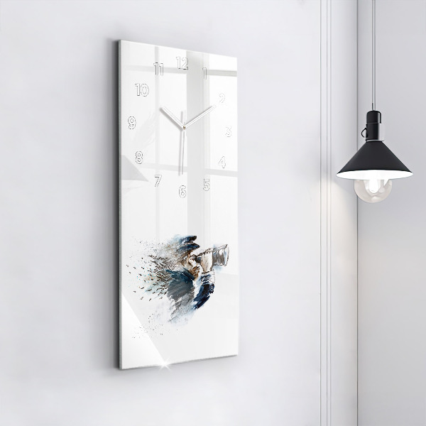 Vertikale Uhr Schiffskapitän mit Fernglas