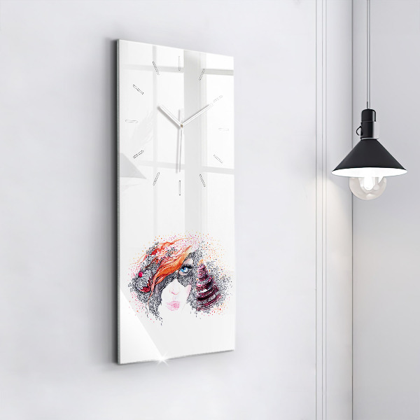 Vertikale Uhr Süße Frau mit Kuchen