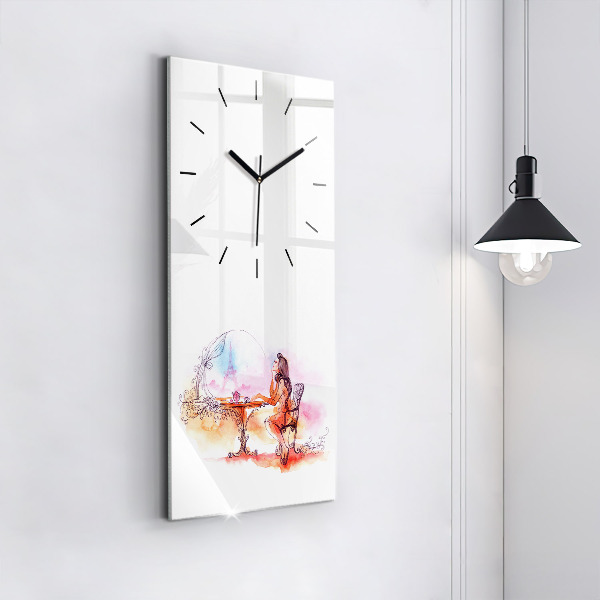 Vertikale Uhr mit motiv Frau trinkt Tee