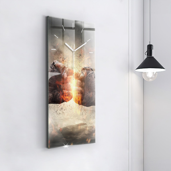 Vertikale Uhr Fäuste Macht