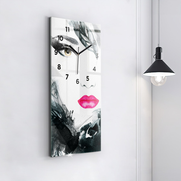 Vertikale Uhr mit motiv Porträt einer Frau mit roten Lippen