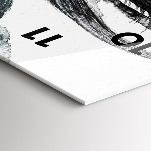 Vertikale Uhr mit motiv Porträt einer Frau mit roten Lippen