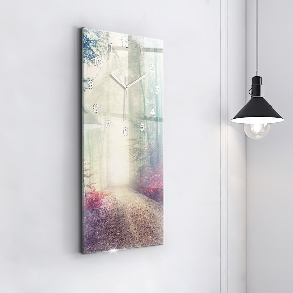 Vertikale Uhr Herbststraße Waldnebel