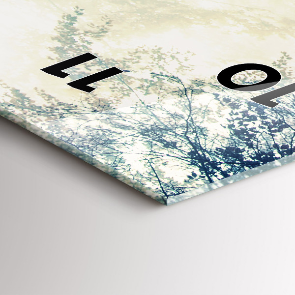 Vertikale Uhr Herbststraße Waldnebel