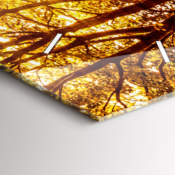 Vertikale Uhr Waldlandschaft in der Sonne