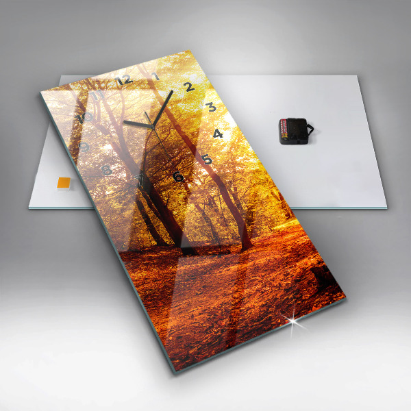 Vertikale Uhr Waldlandschaft in der Sonne