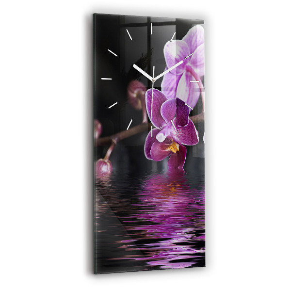 Vertikale Uhr mit motiv Orchideenblüte auf dem Wasser