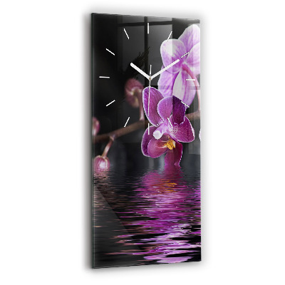 Vertikale Uhr mit motiv Orchideenblüte auf dem Wasser