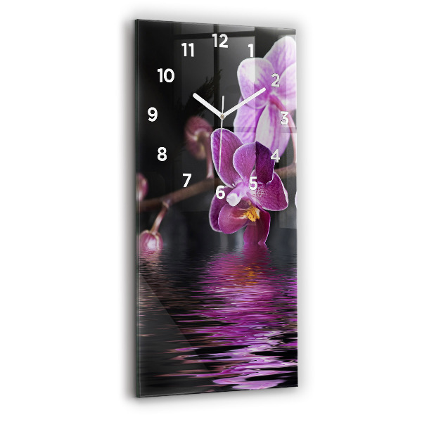 Vertikale Uhr mit motiv Orchideenblüte auf dem Wasser