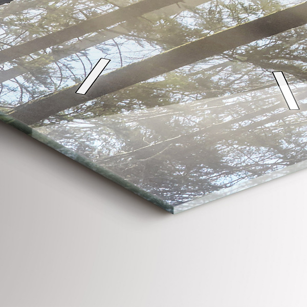 Vertikale Uhr Wald im Nebel