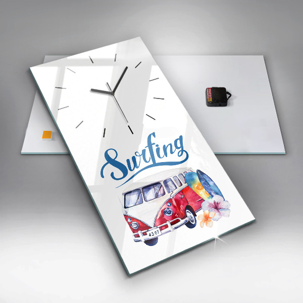 Vertikale Uhr Auto und Schild Surfen