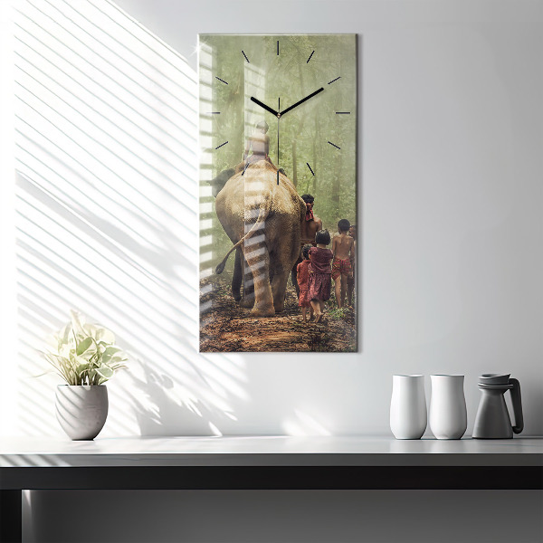 Vertikale Uhr mit motiv Kinder führen einen Elefanten