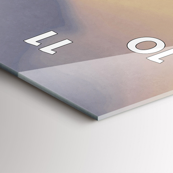 Vertikale Uhr mit motiv Mann auf einer alten Brücke