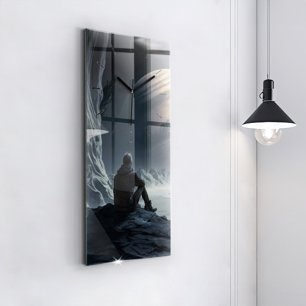 Vertikale Uhr Mann auf Mond Hintergrund