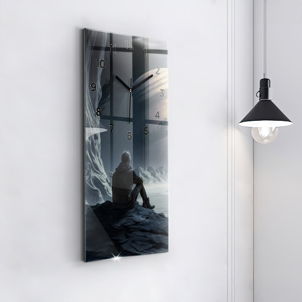 Vertikale Uhr Mann auf Mond Hintergrund