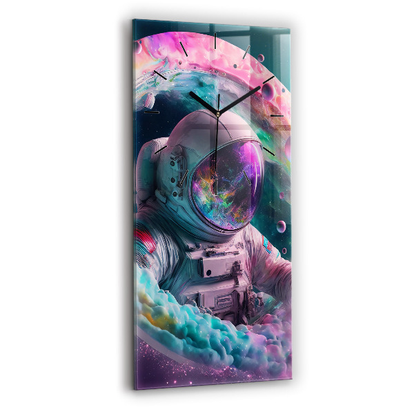 Vertikale Uhr Kosmonautenfarbene Wolken