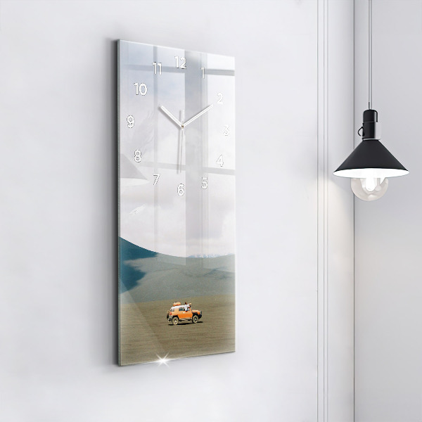 Vertikale Uhr mit motiv Fahrzeug in der Wüste von Kamtschatka