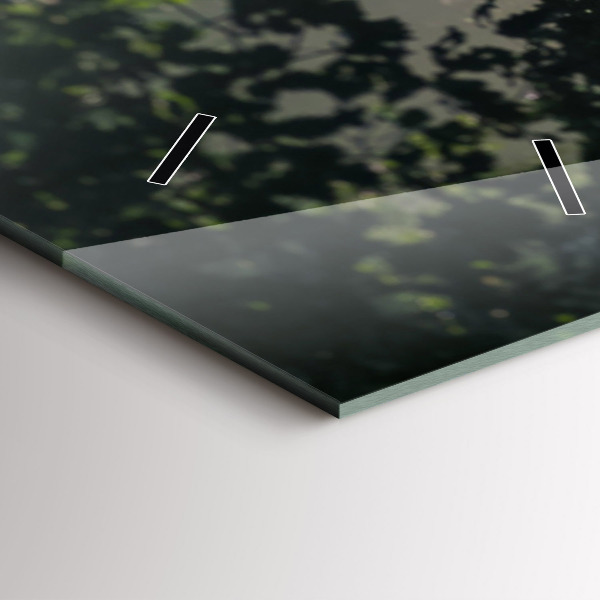 Vertikale Uhr Waldweg und Sonnenschlieren