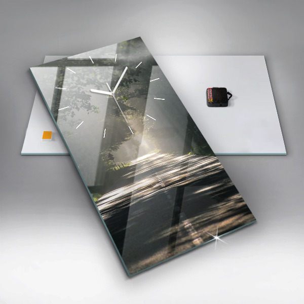 Vertikale Uhr Waldweg und Sonnenschlieren