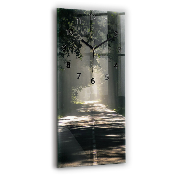 Vertikale Uhr Waldweg und Sonnenschlieren