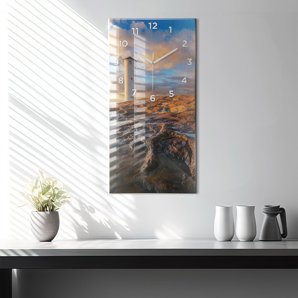 Vertikale Uhr Leuchtturm und die Ostsee